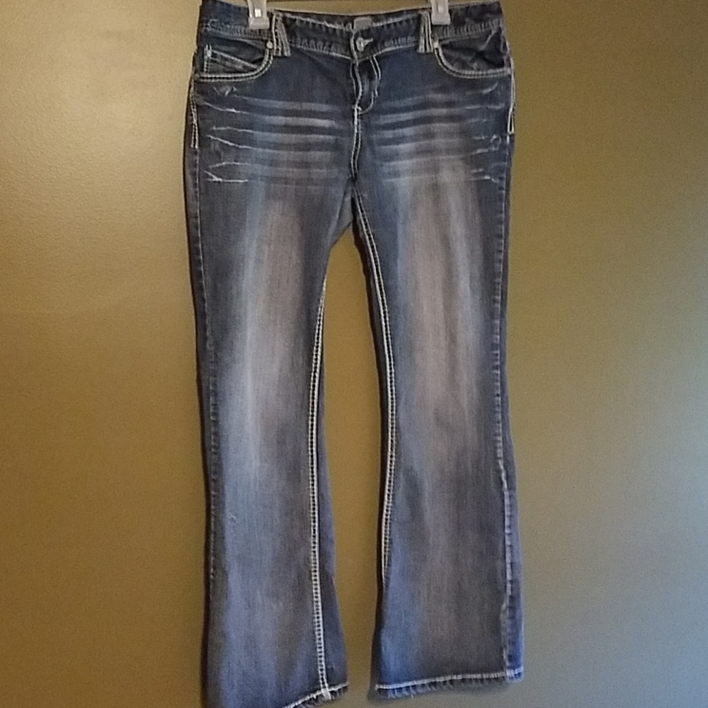 Maurices jeans